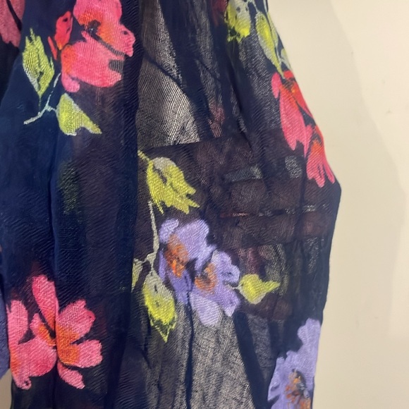 2/$30 Lands’ End Floral Loose Weave Crinkle Scarf - Picture 6 of 16